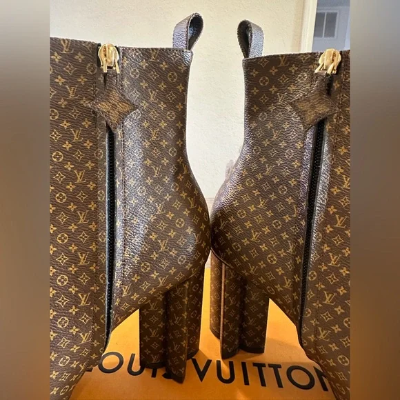 LOUIS VUITTON WOMEN'S Silhouette Ankle Boots Micro Monogram EUC FULL INCLUSION - Picture 7 of 12